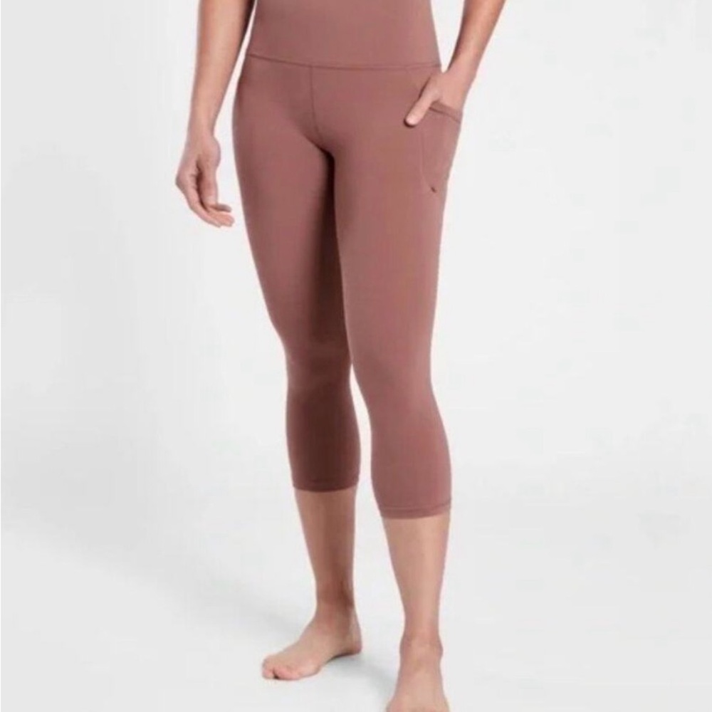 Athleta Women’s Salutation Stash Pocket II Capri